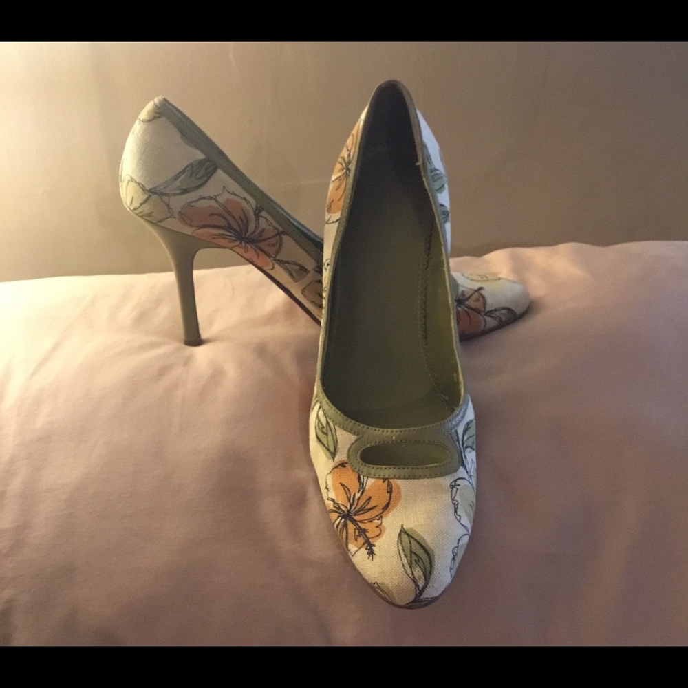 2 for $30 Nine West linen pumps 9.5